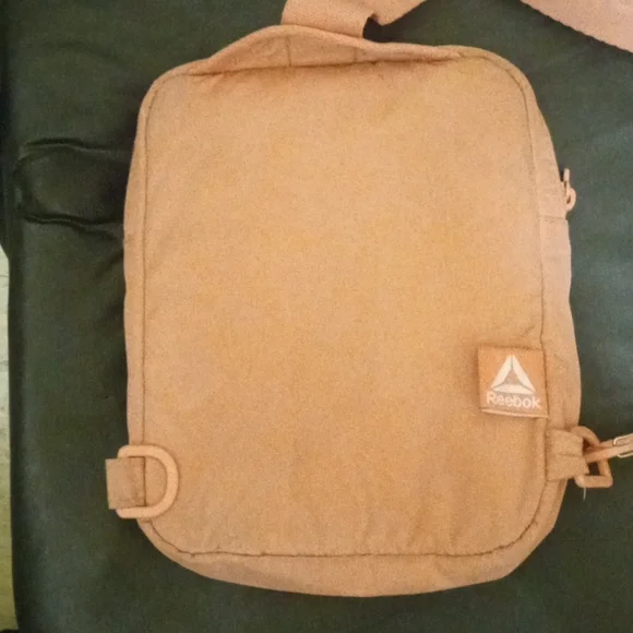 Mini Reebok backpack/shoulder pack - Picture 2 of 3